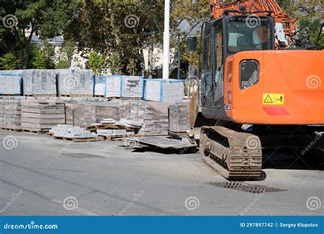 mini excavator to break asphalt parking lot|hammer for removing paving slabs.